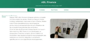 ABL Finance – documents financiers et calculatrice sur un bureau